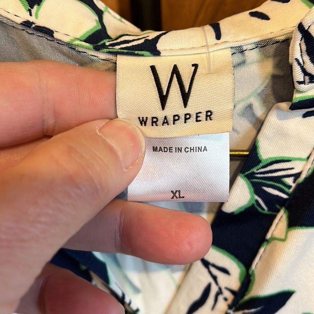 NWT Wrapper top - Picture 2 of 4